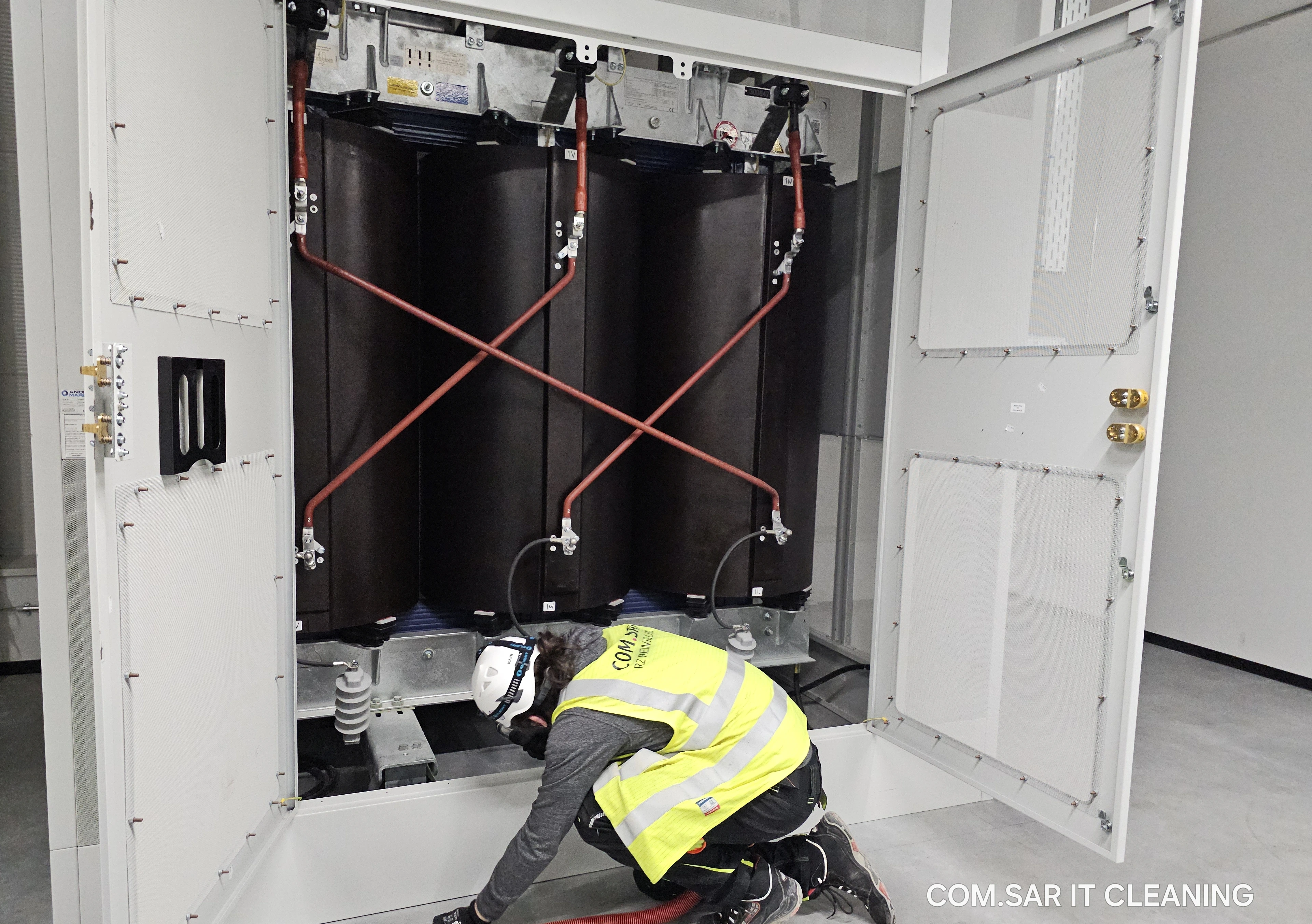 COM.SAR IT Cleaning team member cleaning the transformer, enclosure interior and floor surfaces. COM.SAR IT Cleaning team member cleaning the transformer, enclosure interior and floor surfaces.